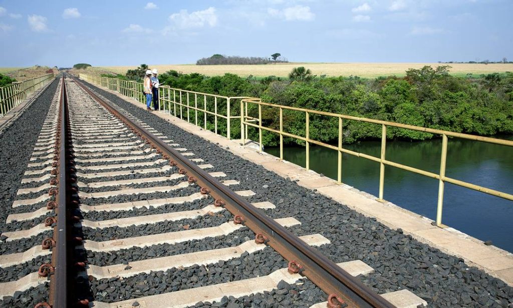 Trilhos da ferrovia